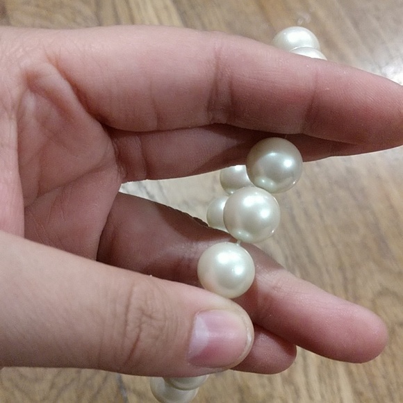 Ivory Pearl White Bracelet - Picture 4 of 4